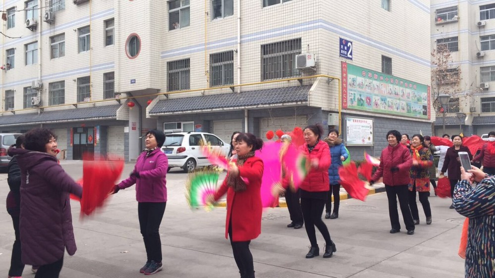 綜合服務(wù)公司禹秀園小區(qū)鑼鼓秧歌鬧新春