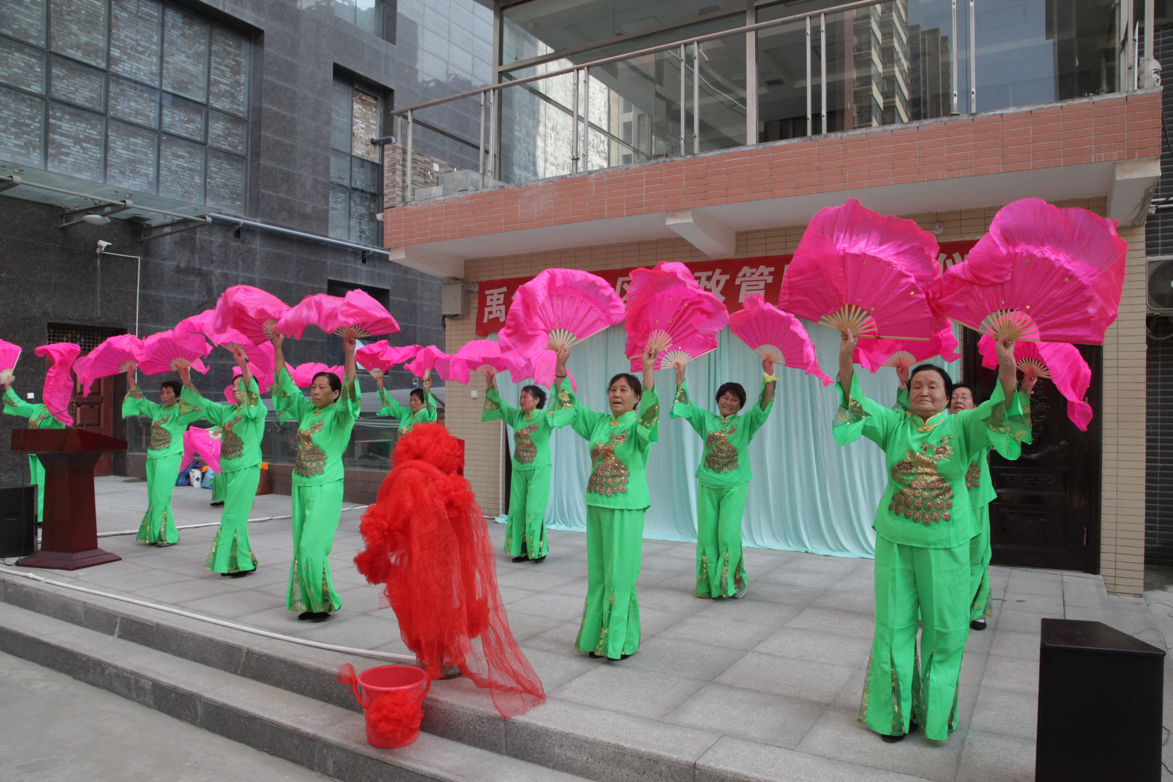 西安禹華園小區(qū)接通市政自來水