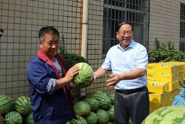 董銀師、劉光明、陳輝赴基層單位慰問送清涼