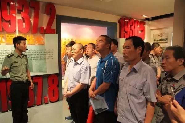 龍鋼集團開展紀念建軍90周年復轉退伍軍人革命傳統(tǒng)教育活動